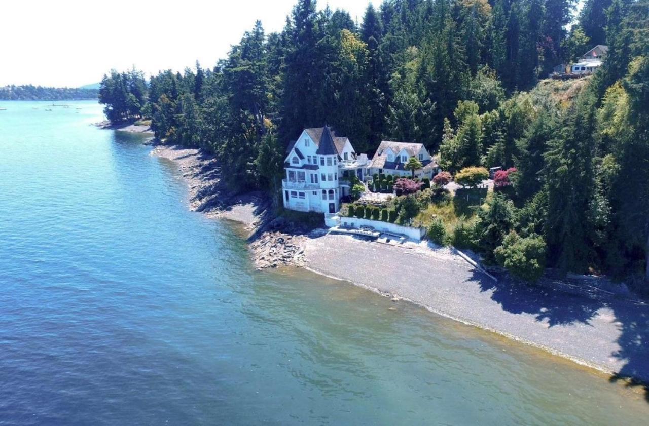 温哥华岛城堡海湾酒店 彻梅纳斯 外观 照片