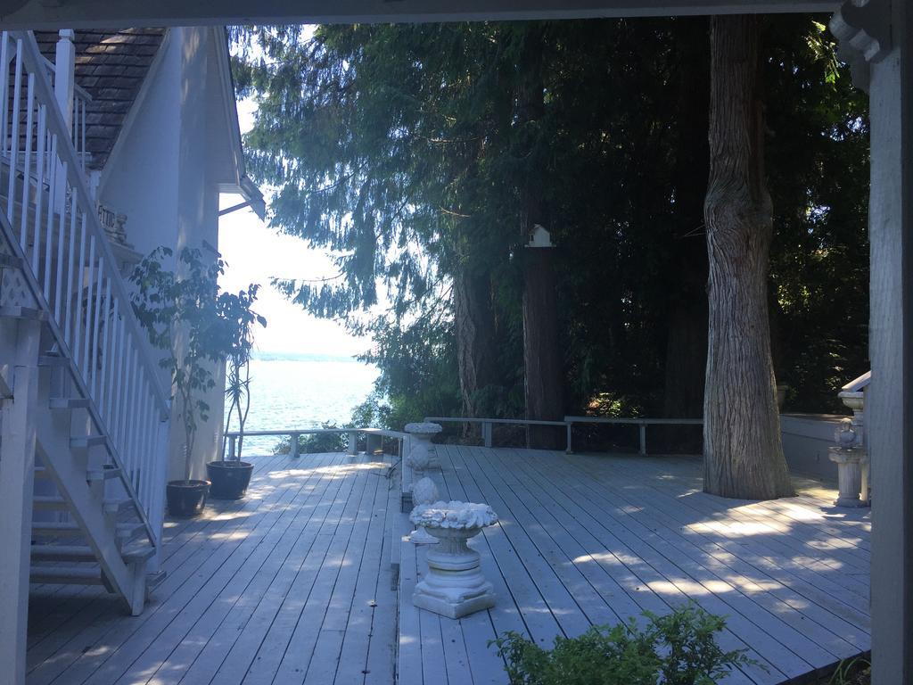 温哥华岛城堡海湾酒店 彻梅纳斯 外观 照片